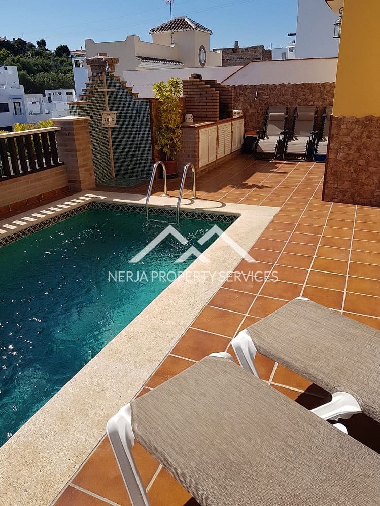 3 makuuhuone Huvila vuokrattavana paikassa Nerja mukana uima-altaan - 1 800 € (Ref: 4949739)