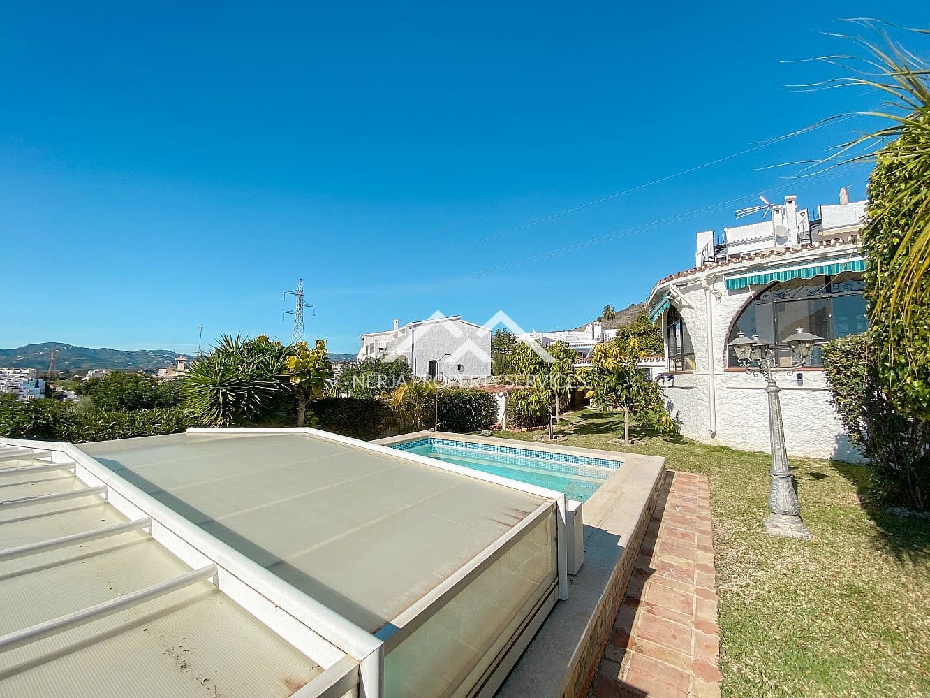 2 bedroom Villa for rent in Nerja with pool garage - € 1,600 (Ref: 5058383)