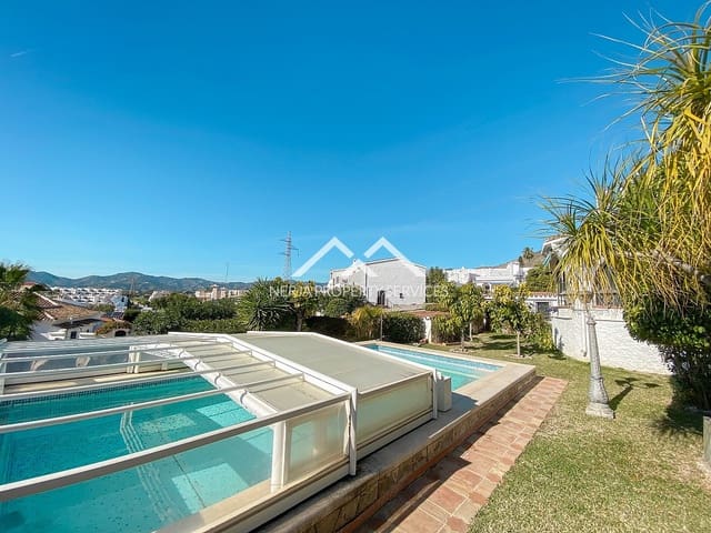 2 soverom Villa til leie i Centro, Nerja med svømmebasseng garasje - € 1 600 (Ref: 5058383)