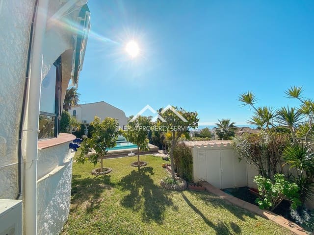 2 soverom Villa til leie i Centro, Nerja med svømmebasseng garasje - € 1 600 (Ref: 5058383)