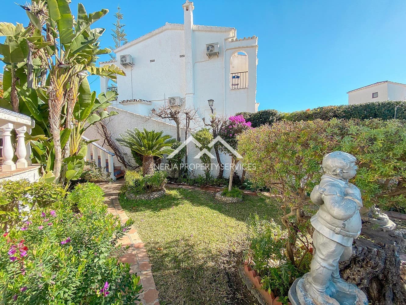 2 bedroom Villa for rent in Nerja with pool garage - € 1,600 (Ref: 5058383)