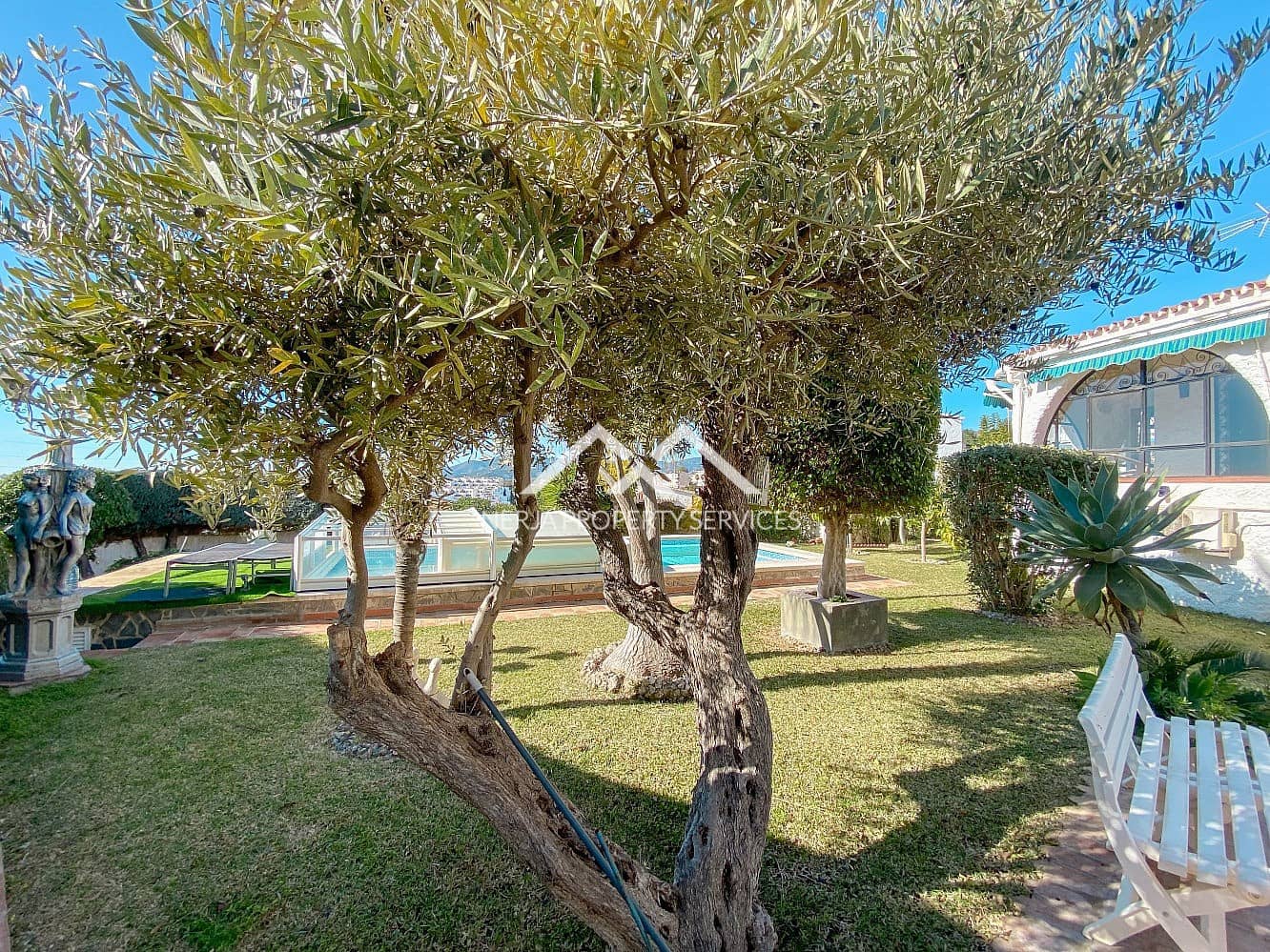 2 bedroom Villa for rent in Nerja with pool garage - € 1,600 (Ref: 5058383)