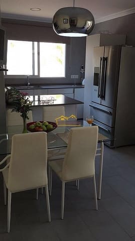 5 soveværelse Villa til salg i El Peñoncillo, Torrox med swimmingpool - € 680.000 (Ref: 5081722)