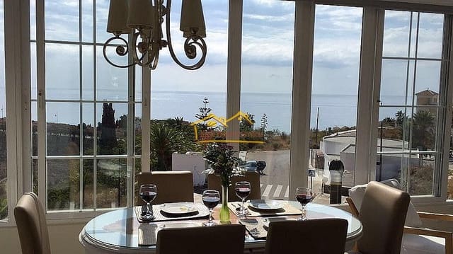 5 soveværelse Villa til salg i El Peñoncillo, Torrox med swimmingpool - € 680.000 (Ref: 5081722)