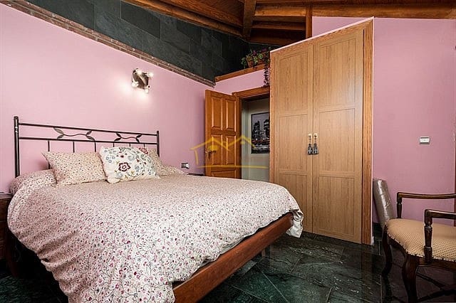 7 bedroom Villa for sale in La Herradura with pool - € 2,500,000 (Ref: 6266764)