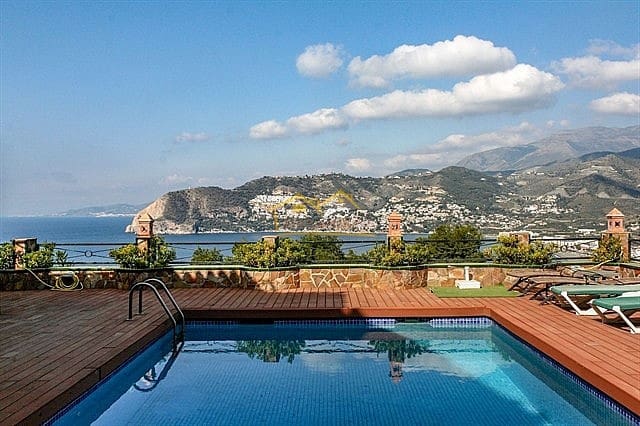 7 bedroom Villa for sale in La Herradura with pool - € 2,500,000 (Ref: 6266764)
