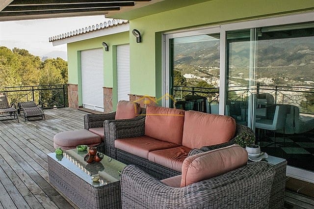 7 bedroom Villa for sale in La Herradura with pool - € 2,500,000 (Ref: 6266764)