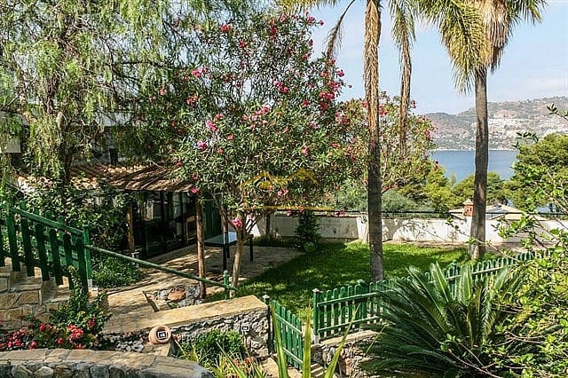 7 bedroom Villa for sale in La Herradura with pool - € 2,500,000 (Ref: 6266764)