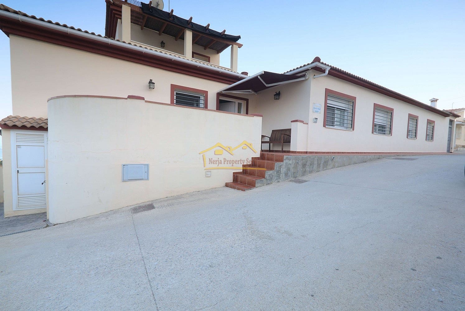 12 soveværelse Villa til salg i Almayate med garage - € 650.000 (Ref: 6588524)