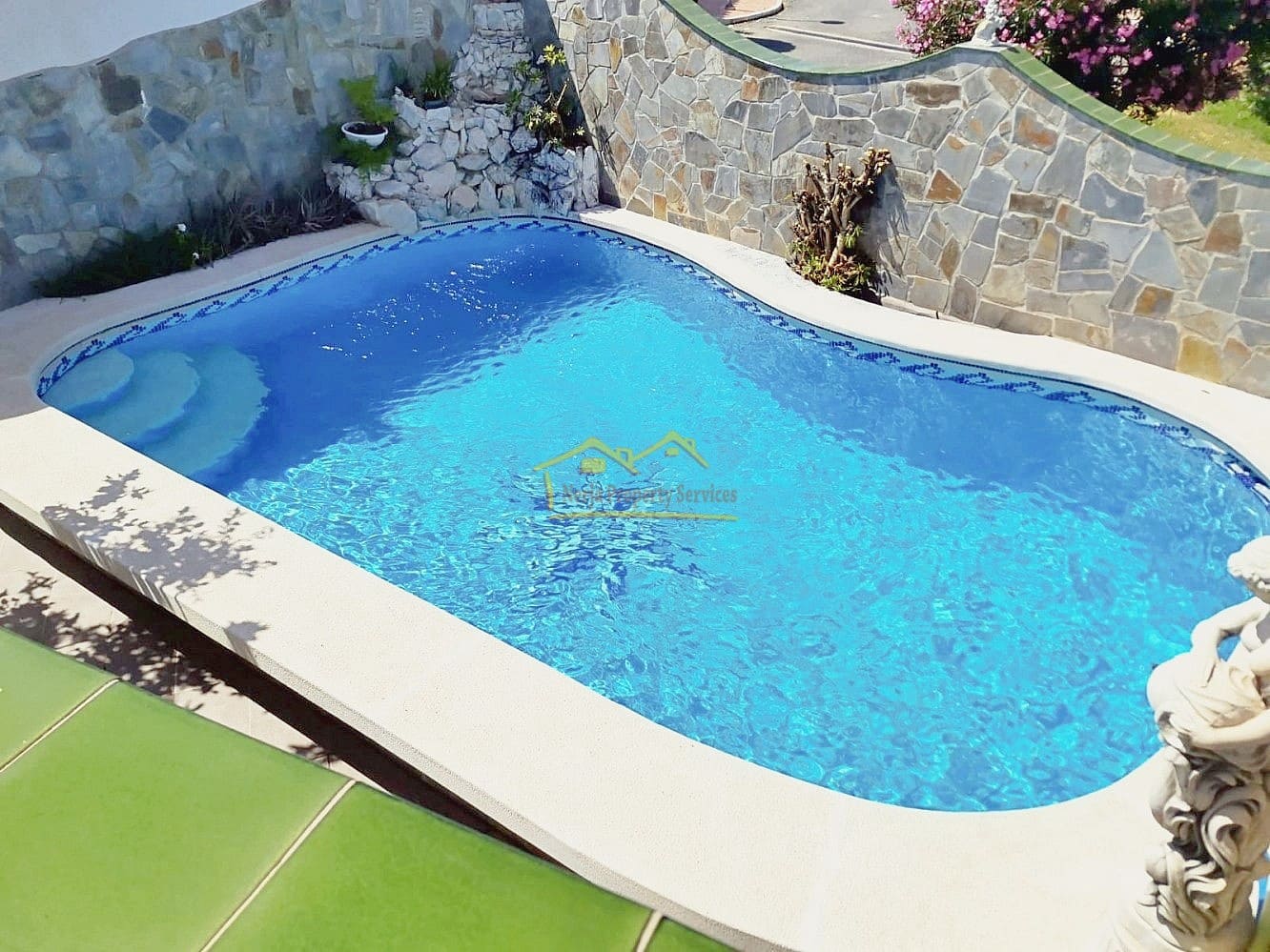 4 soveværelse Villa til salg i Nerja med swimmingpool garage - € 510.000 (Ref: 7051710)