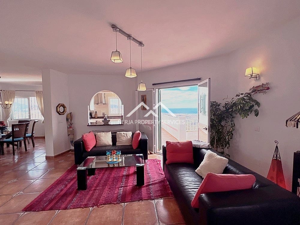 5 bedroom Villa for sale in Torrox with pool garage - € 575,000 (Ref: 7261198)