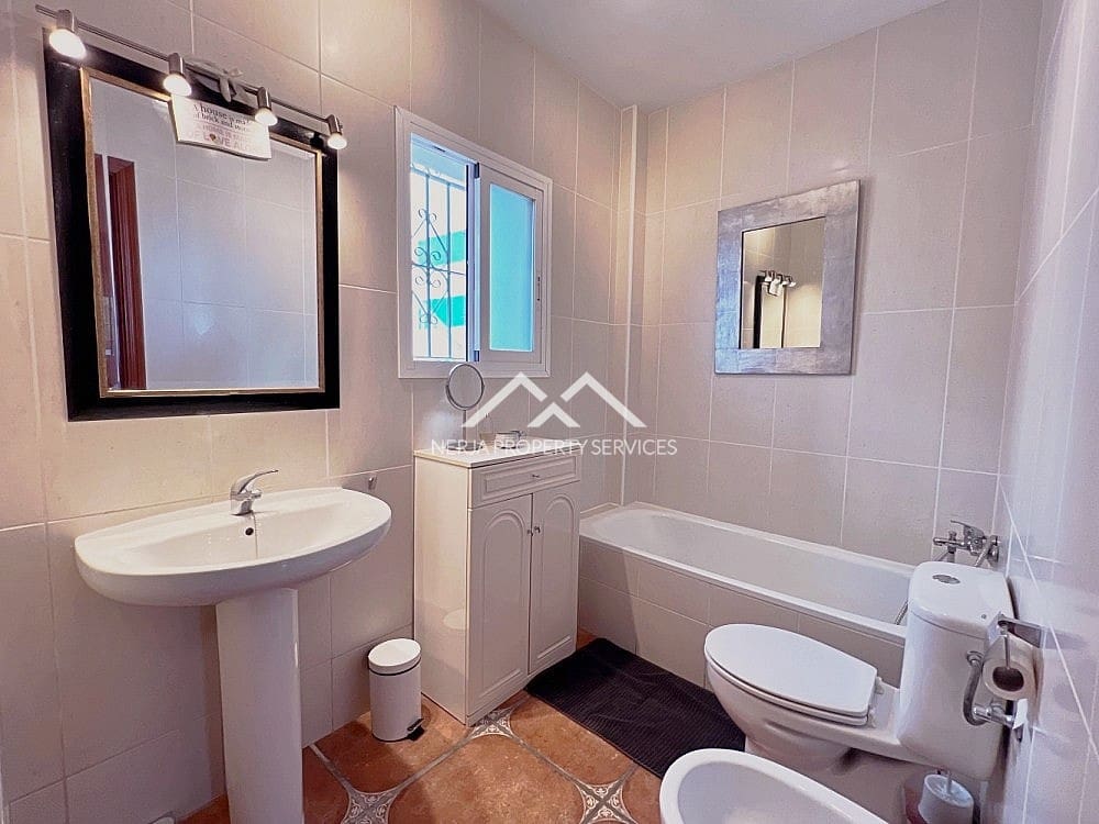 5 bedroom Villa for sale in Torrox with pool garage - € 575,000 (Ref: 7261198)