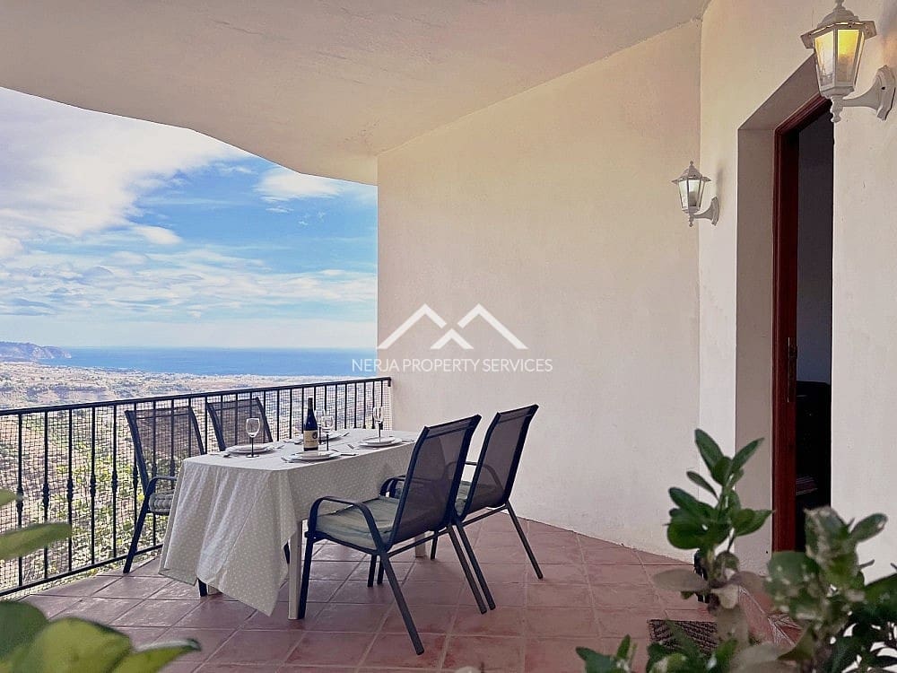 5 bedroom Villa for sale in Torrox with pool garage - € 575,000 (Ref: 7261198)