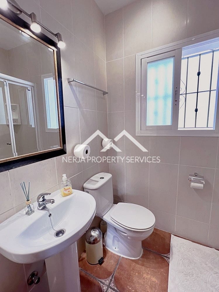 5 bedroom Villa for sale in Torrox with pool garage - € 575,000 (Ref: 7261198)