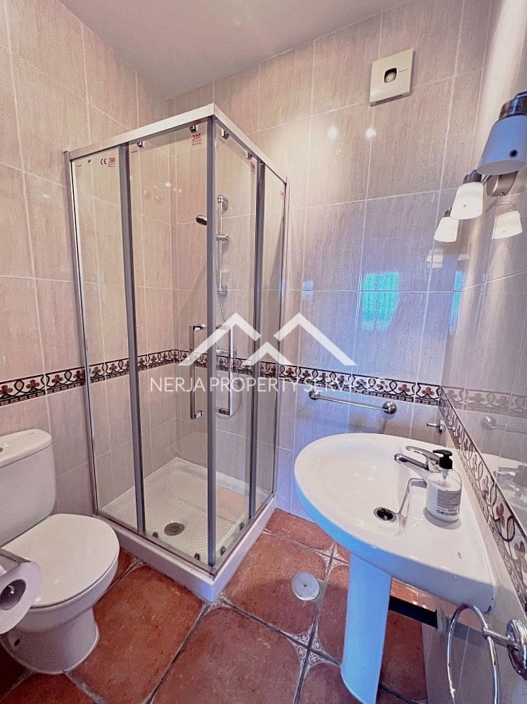 5 bedroom Villa for sale in Torrox with pool garage - € 575,000 (Ref: 7261198)