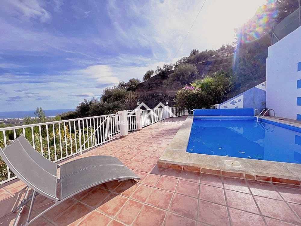 5 bedroom Villa for sale in Torrox with pool garage - € 575,000 (Ref: 7261198)