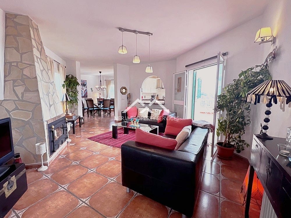 5 bedroom Villa for sale in Torrox with pool garage - € 575,000 (Ref: 7261198)