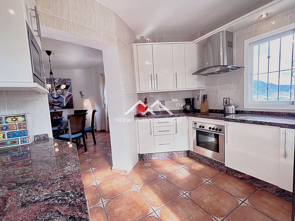 5 bedroom Villa for sale in Torrox with pool garage - € 575,000 (Ref: 7261198)