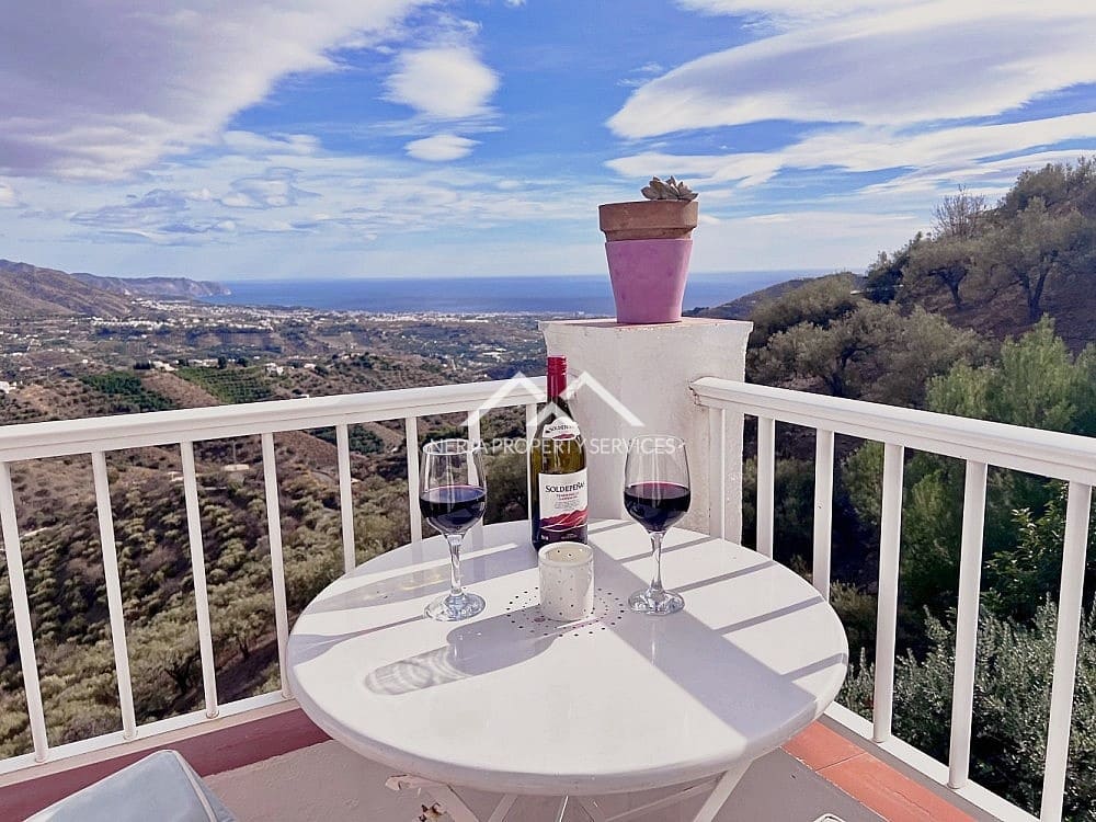 5 bedroom Villa for sale in Torrox with pool garage - € 575,000 (Ref: 7261198)