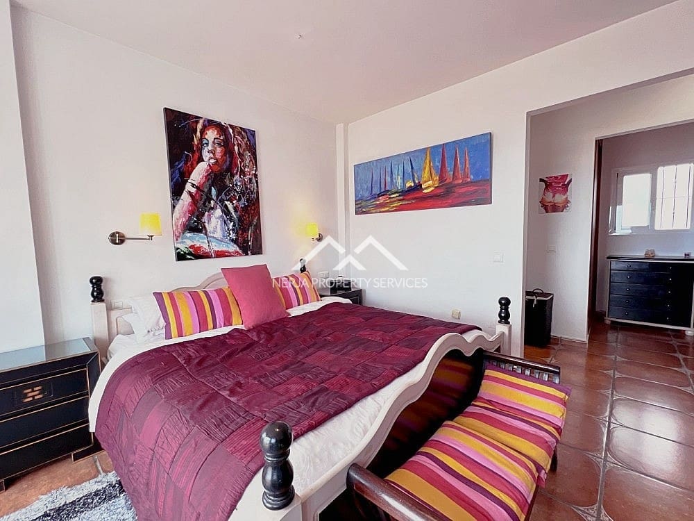 5 bedroom Villa for sale in Torrox with pool garage - € 575,000 (Ref: 7261198)