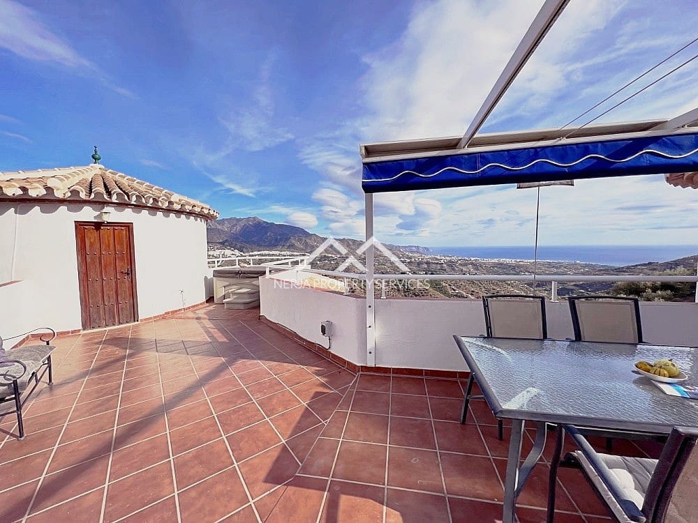 5 bedroom Villa for sale in Torrox with pool garage - € 575,000 (Ref: 7261198)