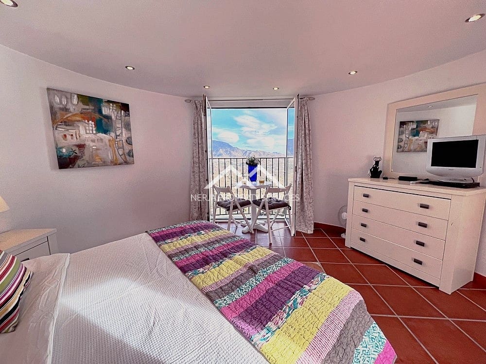 5 bedroom Villa for sale in Torrox with pool garage - € 575,000 (Ref: 7261198)