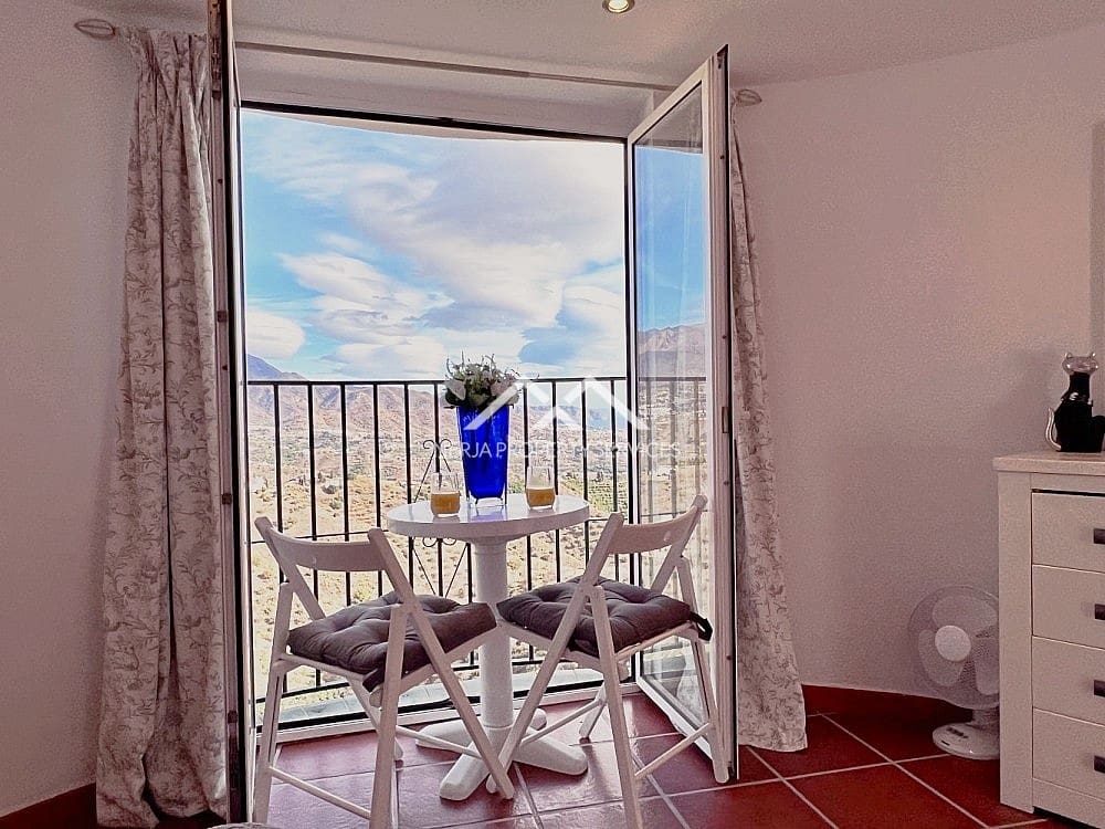 5 bedroom Villa for sale in Torrox with pool garage - € 575,000 (Ref: 7261198)