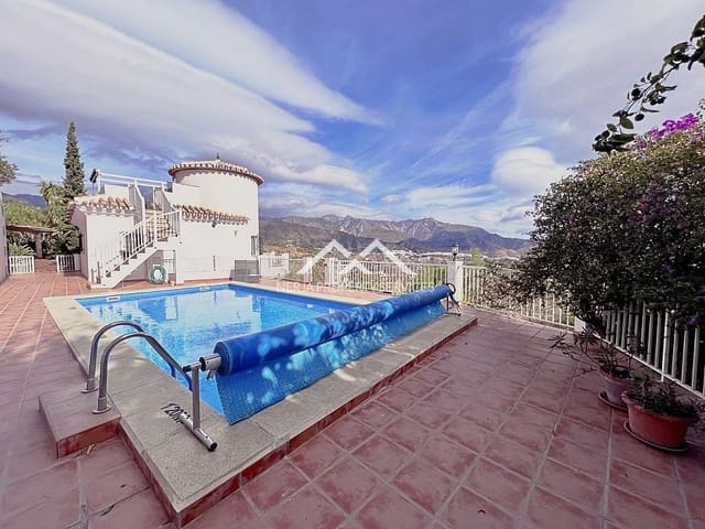 5 quarto Moradia para venda em Torrox Pueblo, Torrox com piscina garagem - 575 000 € (Ref: 7261198)