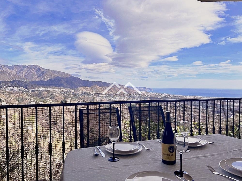 5 bedroom Villa for sale in Torrox with pool garage - € 575,000 (Ref: 7261198)