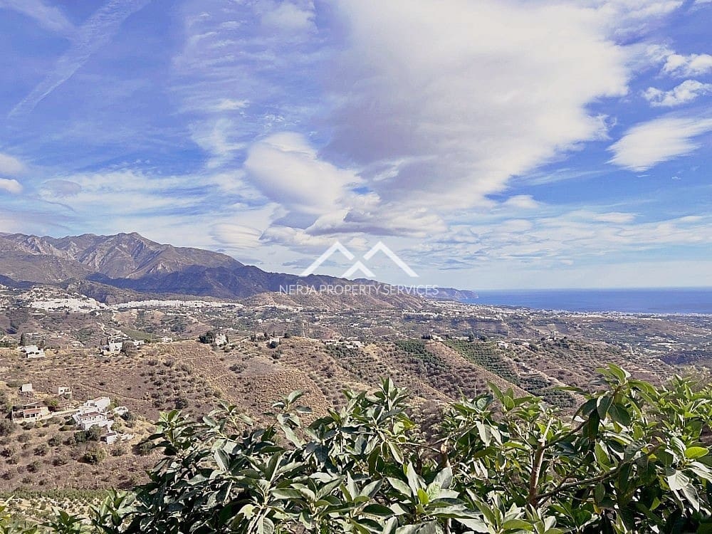 5 bedroom Villa for sale in Torrox with pool garage - € 575,000 (Ref: 7261198)