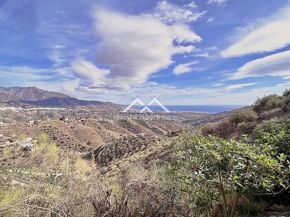 5 bedroom Villa for sale in Torrox with pool garage - € 575,000 (Ref: 7261198)