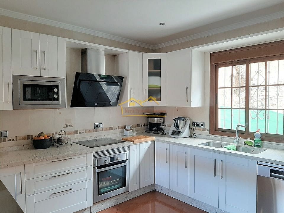 4 soveværelse Byhus til salg i Sayalonga - € 237.000 (Ref: 7277942)