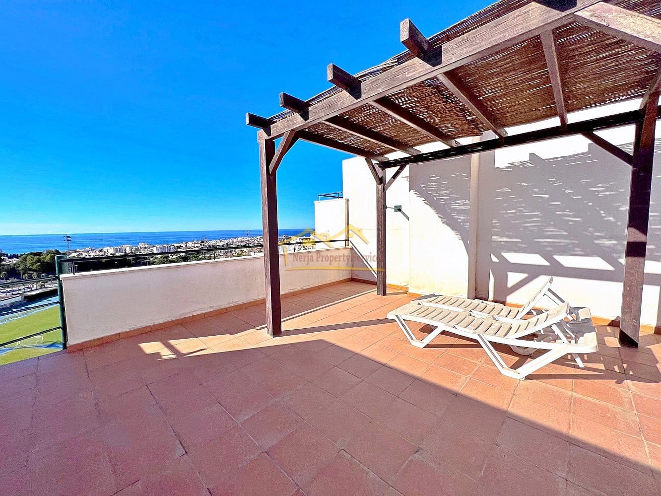 1 soveværelse Penthouse til leje i Nerja med swimmingpool garage - € 1.200 (Ref: 7506508)