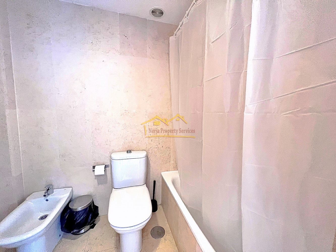 1 soveværelse Penthouse til leje i Nerja med swimmingpool garage - € 1.200 (Ref: 7506508)