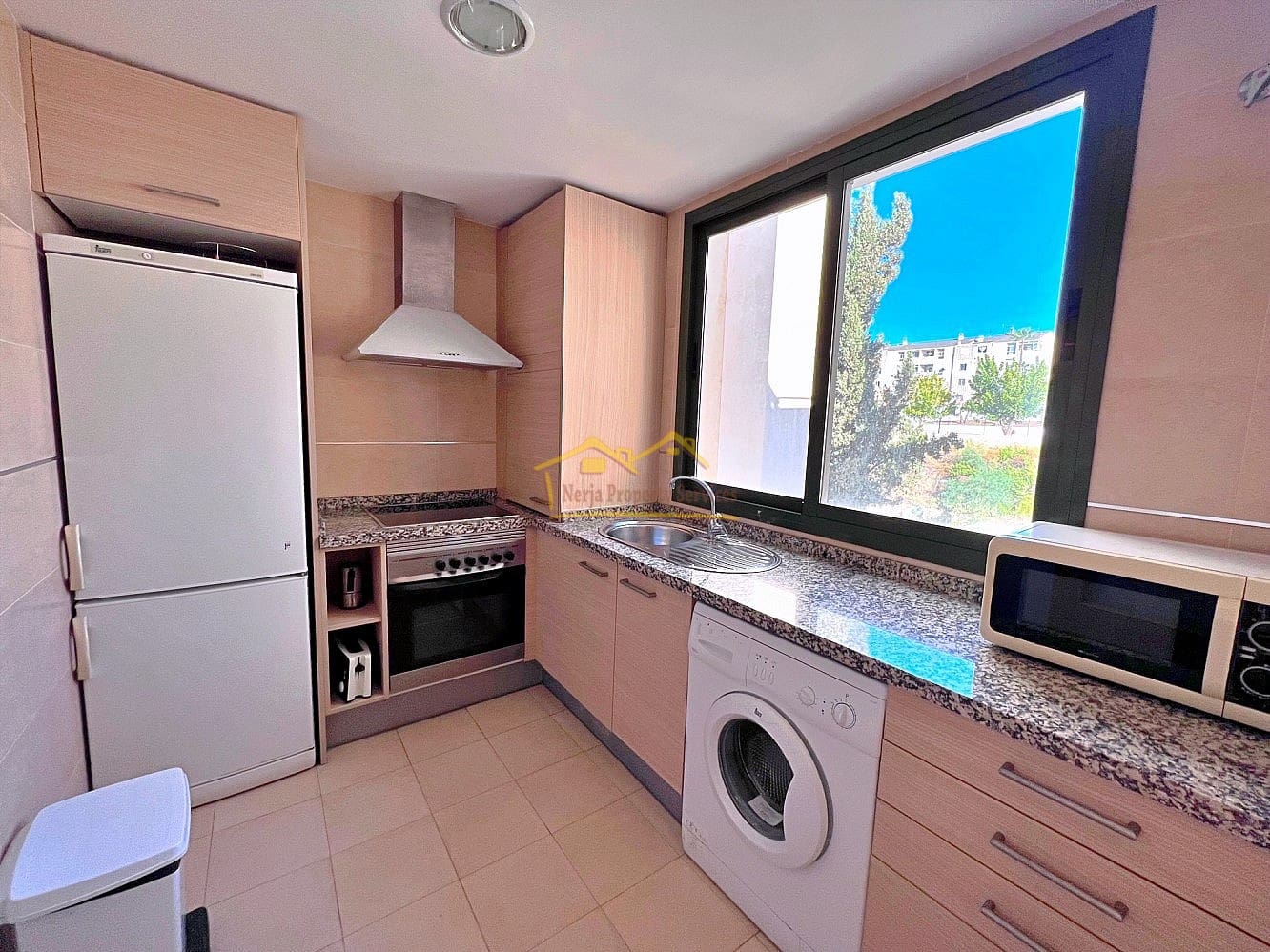 1 soveværelse Penthouse til leje i Nerja med swimmingpool garage - € 1.200 (Ref: 7506508)
