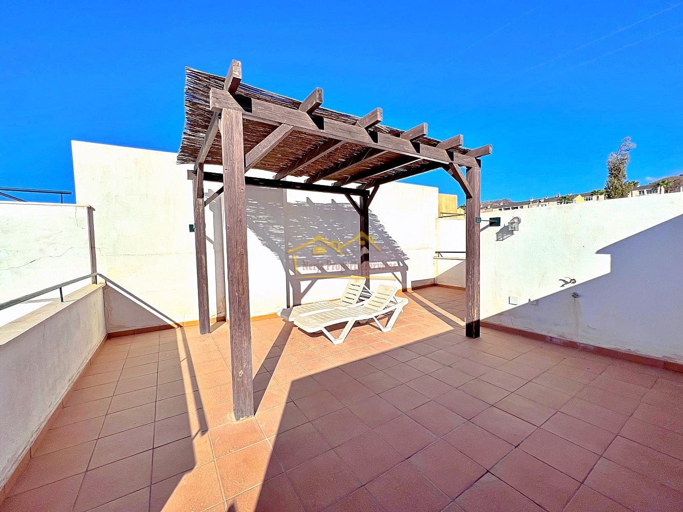 1 soveværelse Penthouse til leje i Nerja med swimmingpool garage - € 1.200 (Ref: 7506508)
