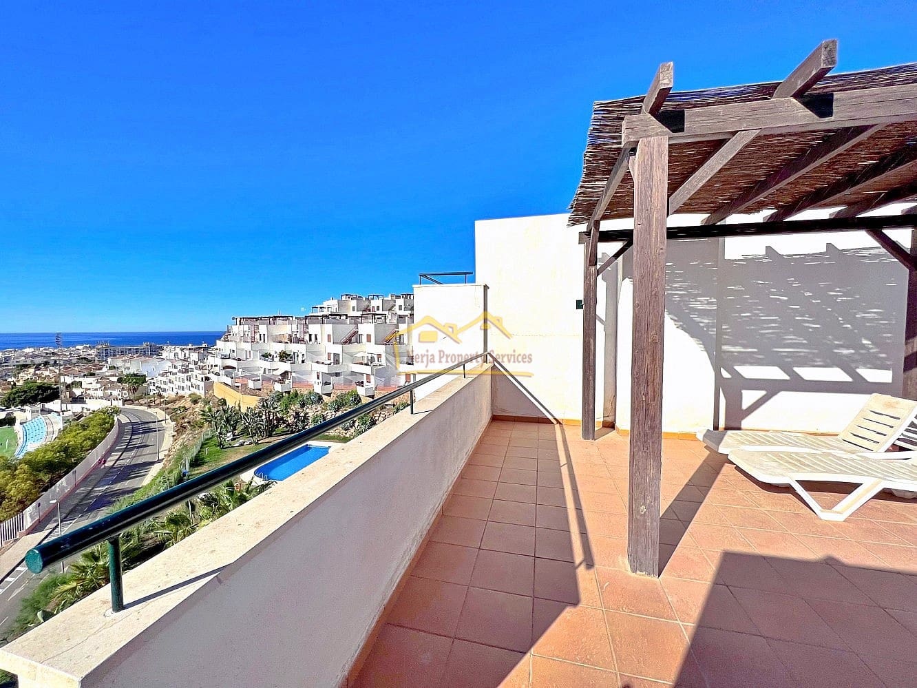 1 soveværelse Penthouse til leje i Nerja med swimmingpool garage - € 1.200 (Ref: 7506508)