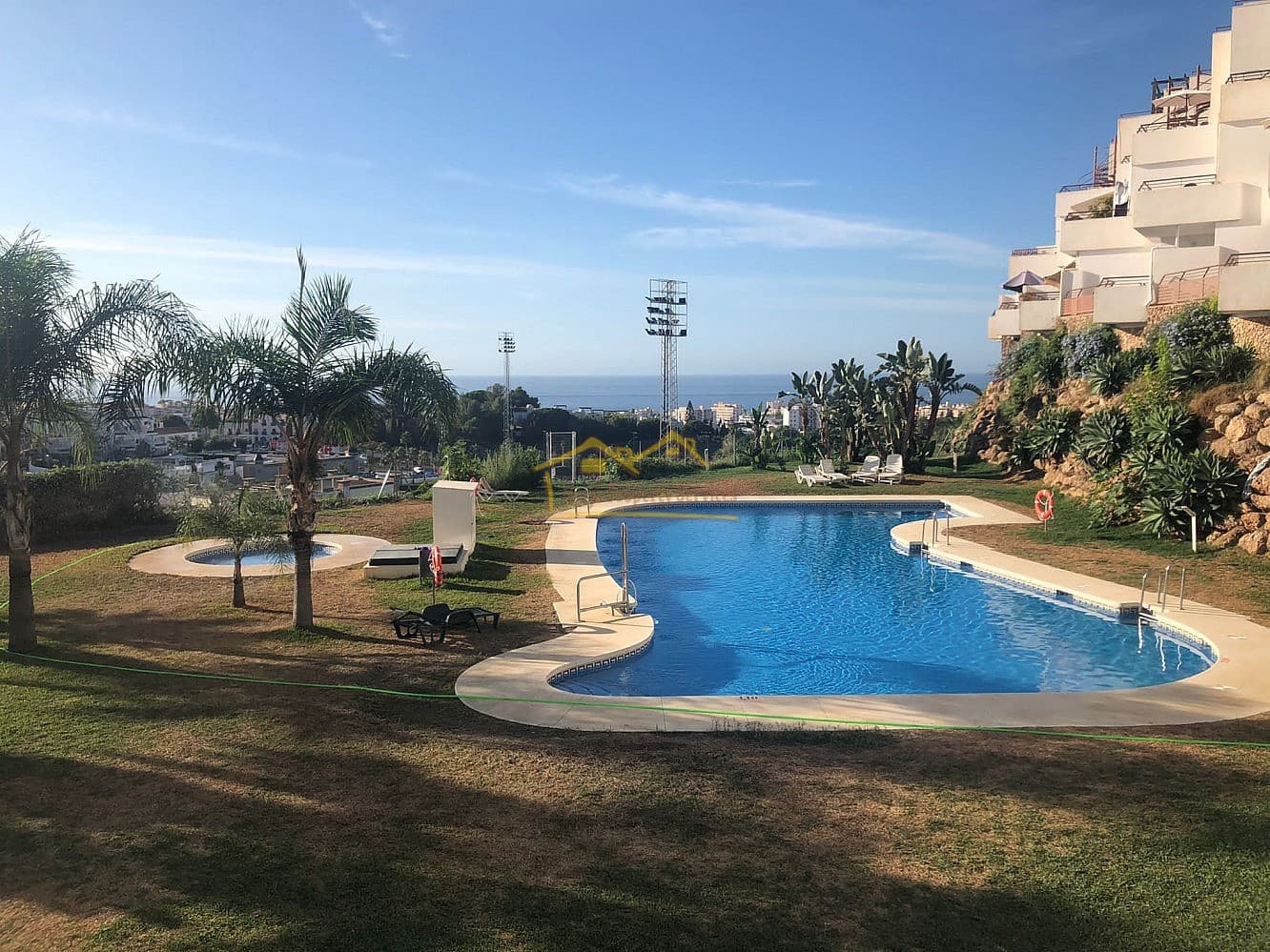 1 soveværelse Penthouse til leje i Nerja med swimmingpool garage - € 1.200 (Ref: 7506508)