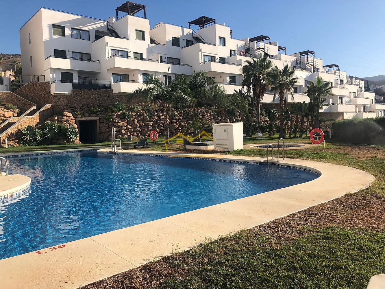 1 soveværelse Penthouse til leje i Nerja med swimmingpool garage - € 1.200 (Ref: 7506508)