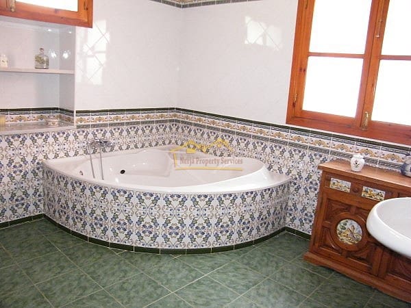 3 soverom Villa til leie i Nerja med svømmebasseng garasje - € 2 000 (Ref: 7506512)