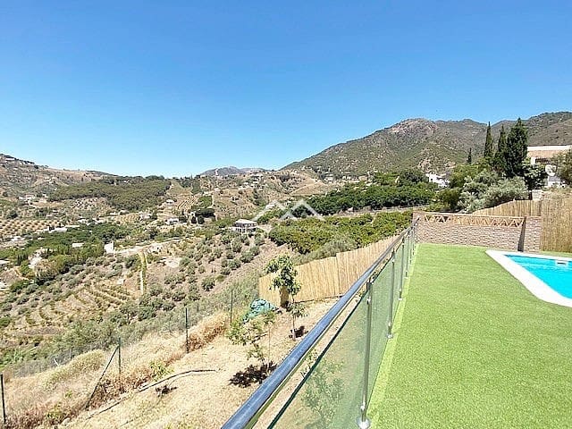 3 soverom Villa til leie i Frigiliana med svømmebasseng garasje - € 1 500 (Ref: 7506514)