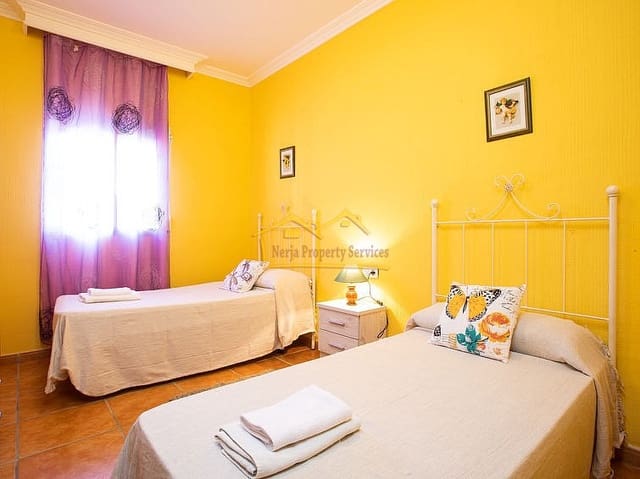 4 soveværelse Villa til salg i Centro, Nerja med swimmingpool garage - € 850.000 (Ref: 7798238)