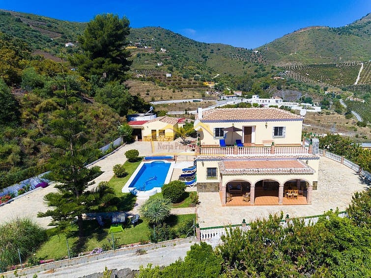 4 soveværelse Villa til salg i Nerja med swimmingpool garage - € 850.000 (Ref: 7798238)