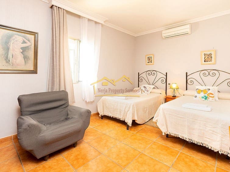 4 soveværelse Villa til salg i Nerja med swimmingpool garage - € 850.000 (Ref: 7798238)