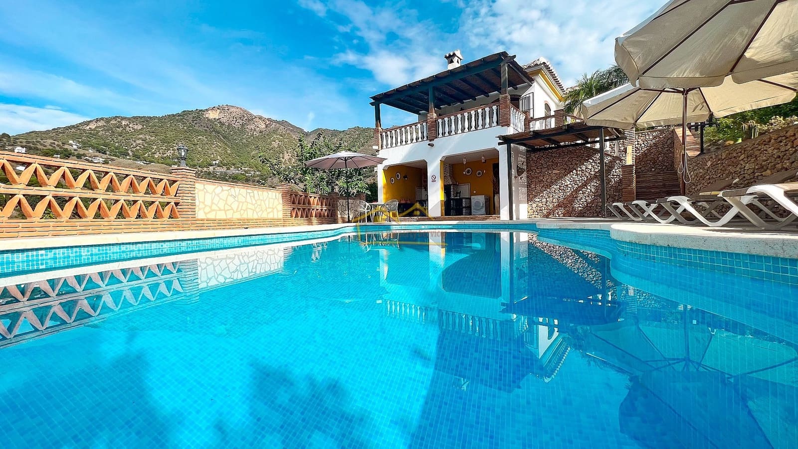 3 soveværelse Villa til salg i Frigiliana med swimmingpool garage - € 615.000 (Ref: 7927775)