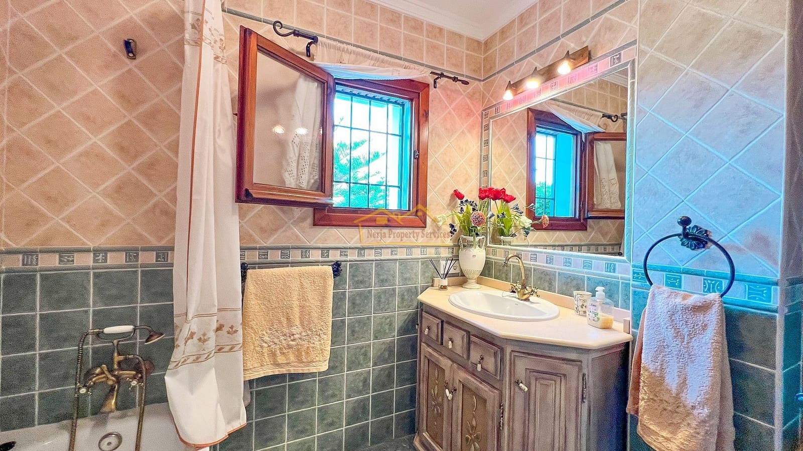 3 soveværelse Villa til salg i Frigiliana med swimmingpool garage - € 615.000 (Ref: 7927775)