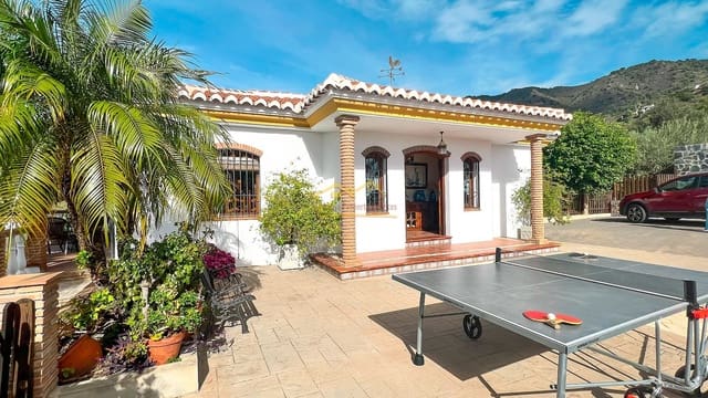 3 sovrum Villa till salu i Frigiliana med pool garage - 615 000 € (Ref: 7927775)