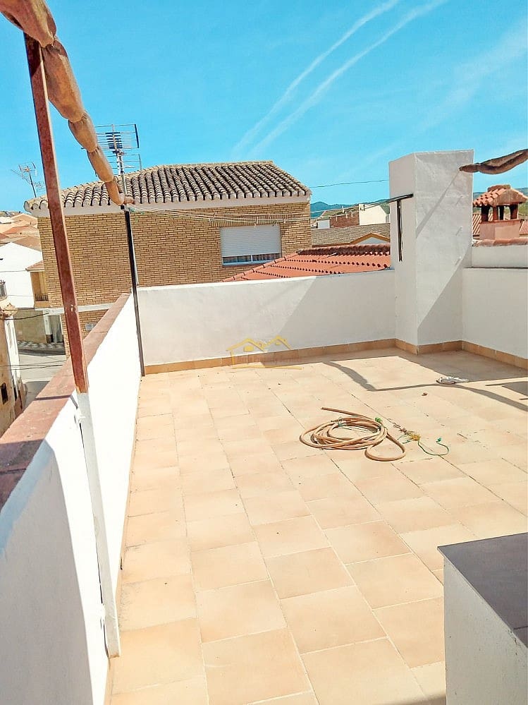 4 soveværelse Villa til salg i Jayena med garage - € 65.000 (Ref: 7963534)