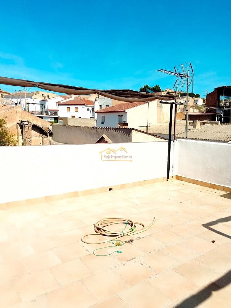 4 soveværelse Villa til salg i Jayena med garage - € 65.000 (Ref: 7963534)