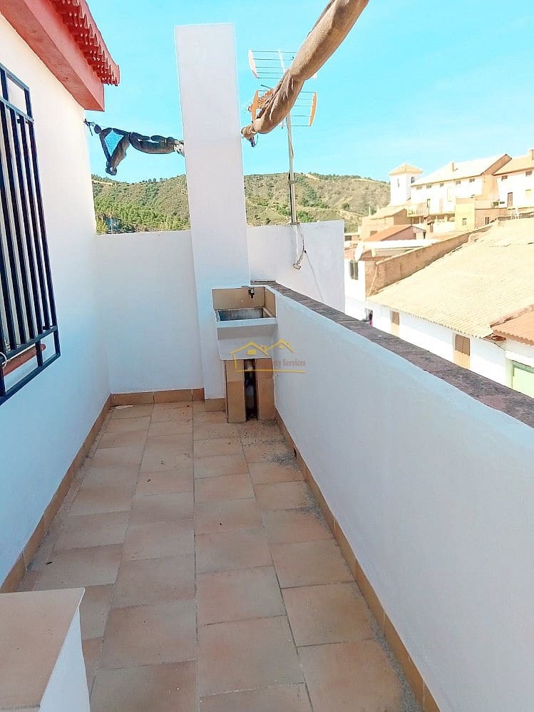 4 soveværelse Villa til salg i Jayena med garage - € 65.000 (Ref: 7963534)